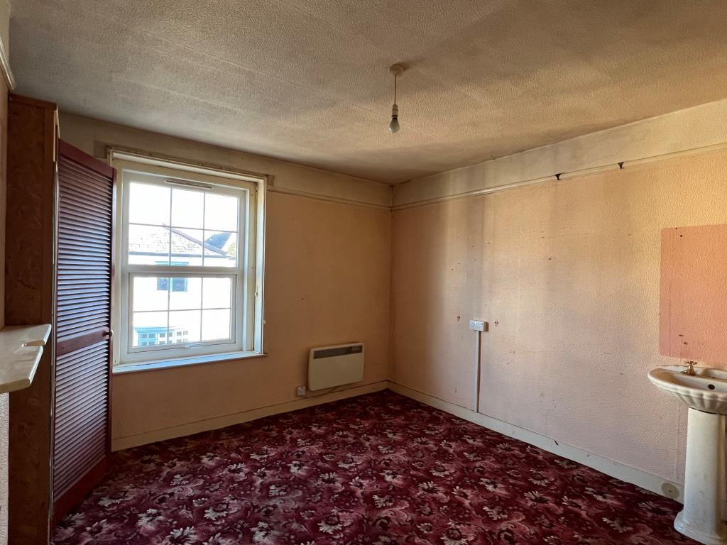 Lot: 77 - TWO-BEDROOM HOUSE FOR IMPROVEMENT -